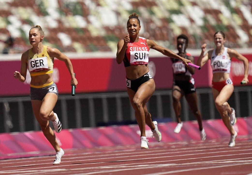 GINA LEADS: Gina Luckenkemper, of Germany, left, leads Salome Kora, of Switzerland, in a semi-final of the women’s 4X100-metre relay at the 2020 Summer Olympics, yesterday, in Tokyo, Japan. —Photo: AP