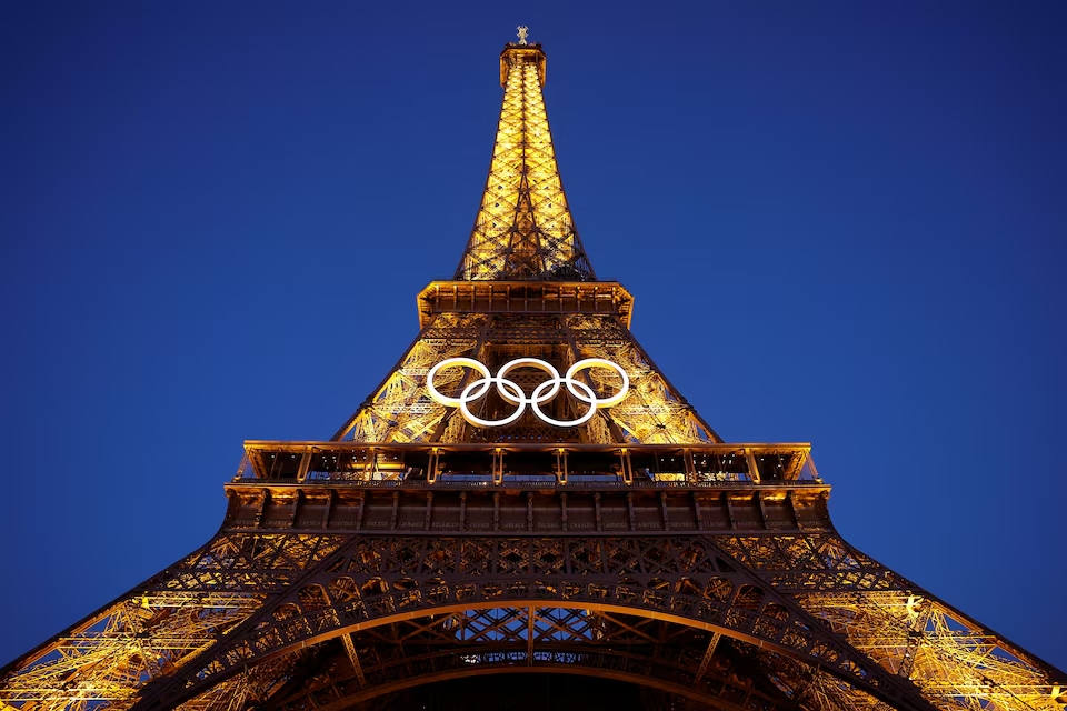 The Olympic rings are displayed on the first floor of the Eiffel Tower ahead of the Paris 2024 Olympic games in Paris, France, June 7, 2024 REUTERS/Christian Hartmann (Image obtained at reuters.com)